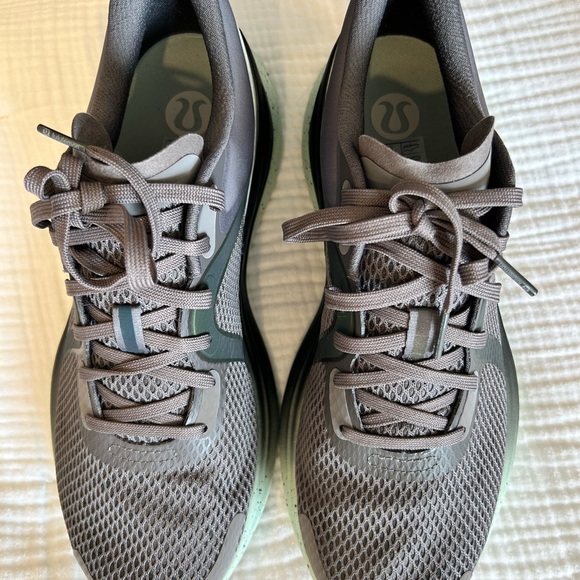 Lululemon Women’s Blissful Run Winter Shoes in Size 10 - Picture 6 of 8